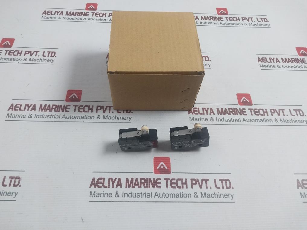 Lot Of 2x Omron Roller Lever Limit Switch Z-15gw22-B