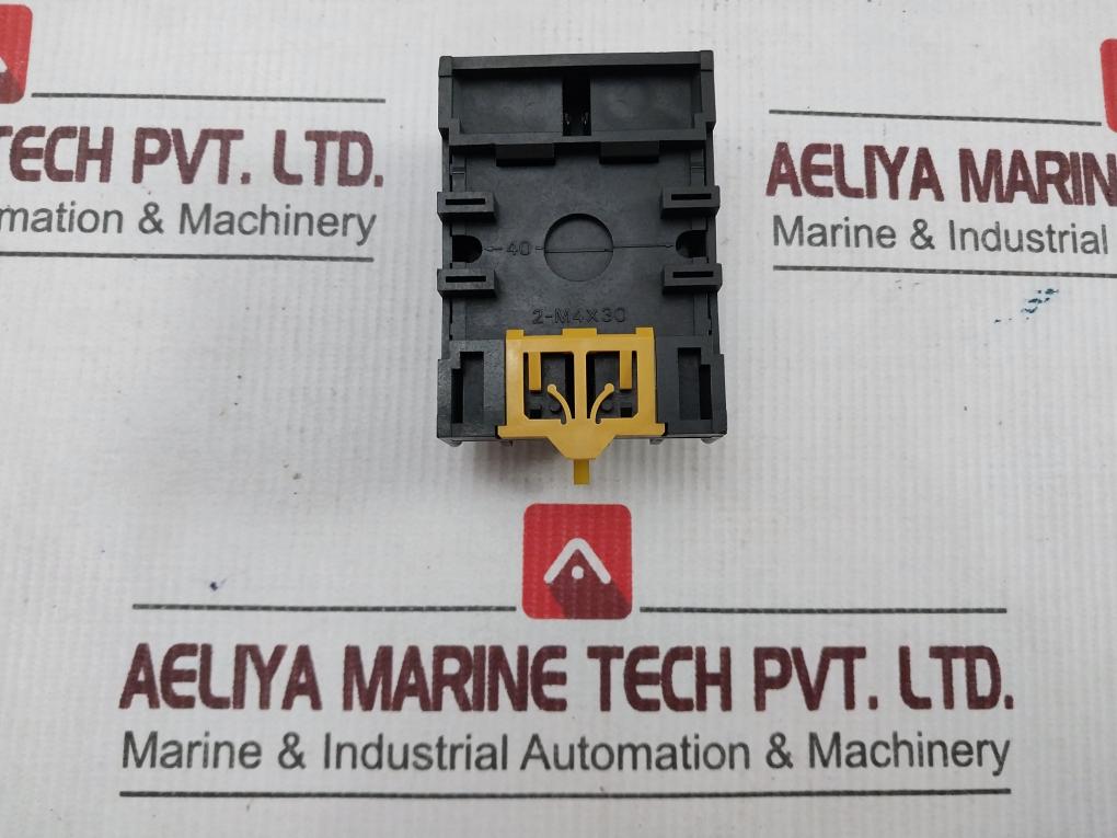 Lot Of 2X Omron P2Cf-11 Relay Socket 10A 250Vac.