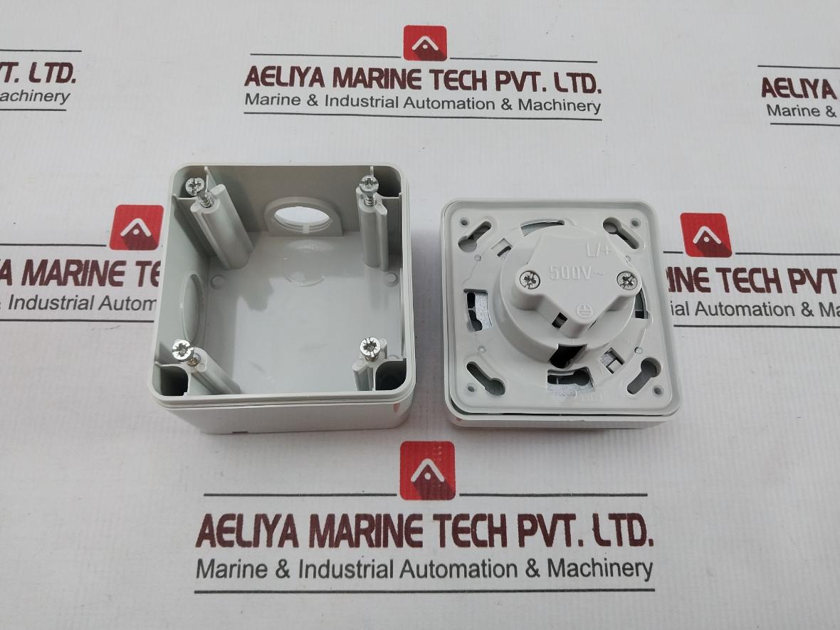 Mennekes 4210 Panel Mounted Socket 16A-6H/200-250V~