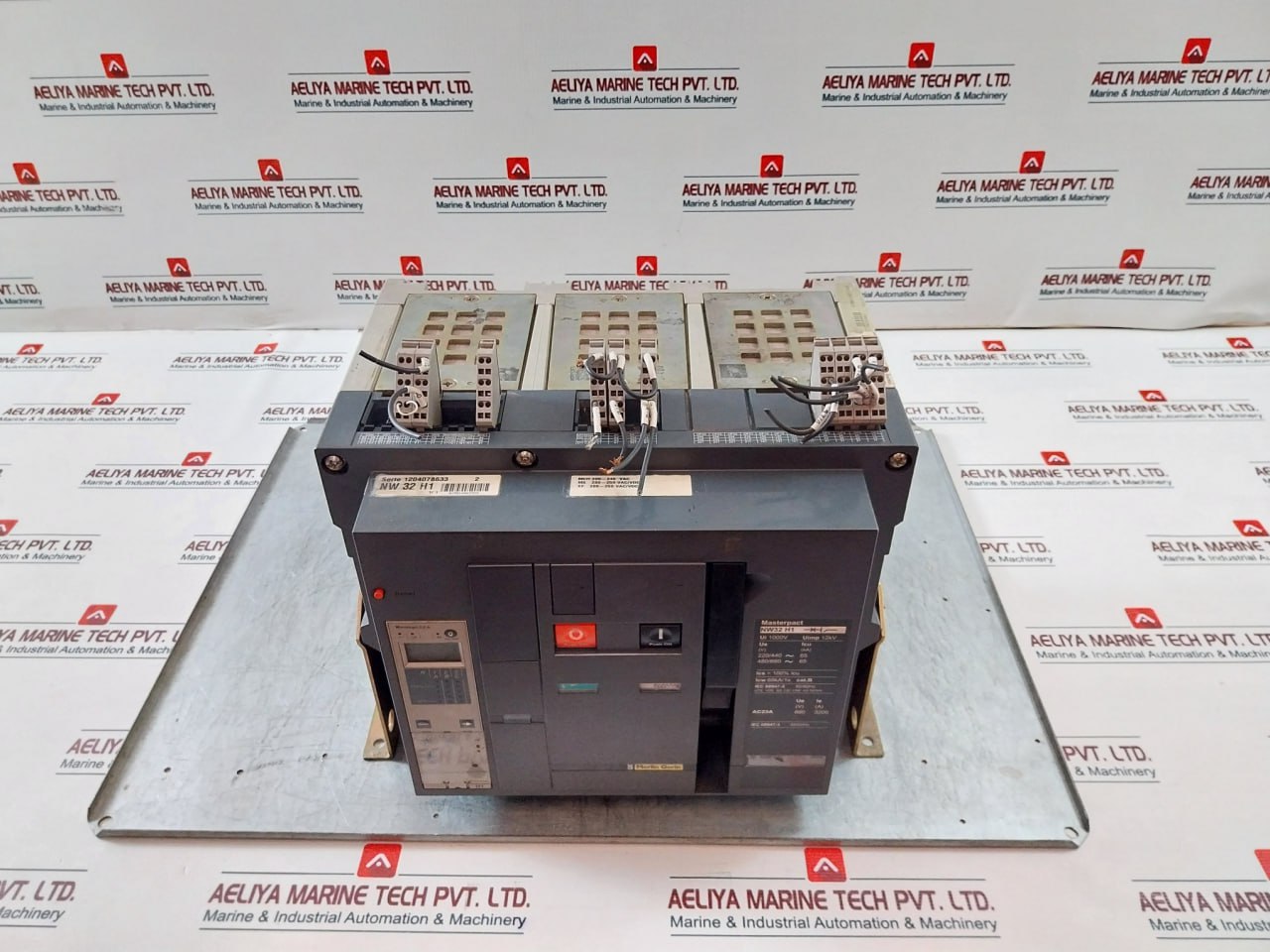Merlin Gerin Masterpac Nw32 H1 Air Circuit Breaker 3200A