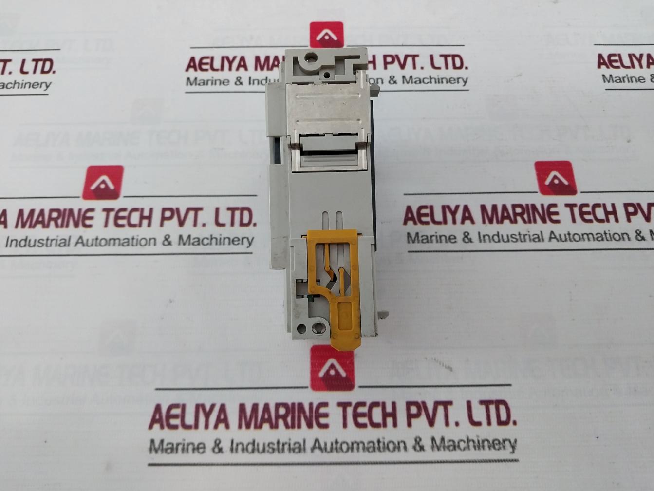 Omron Cqm1-oc221 Plc Output Unit Module 72Va/P 1440Va/U 20X0S