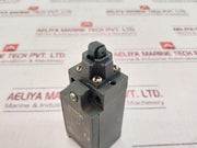 Omron D4N-1132 Safety Limit Switch Ac-15 3A/240Vac Dc-13 0.27A/250Vdc