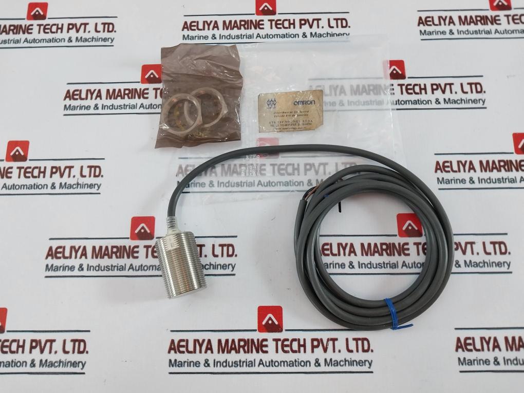 Omron E2E-x10F1 Photoelectric Sensor