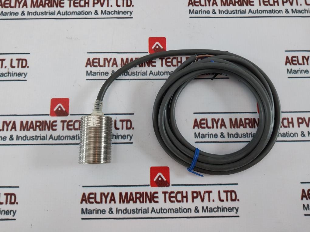 Omron E2E-x10F1 Photoelectric Sensor