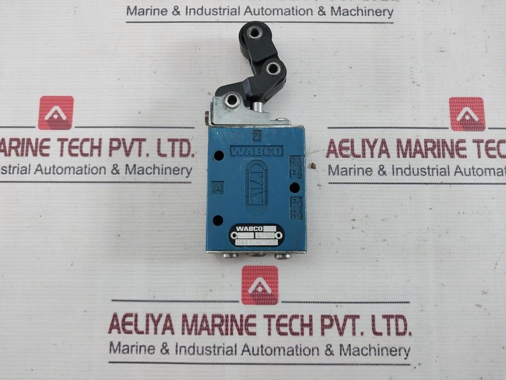 Wabco 5631040100 Pneumatic Directional Valve.