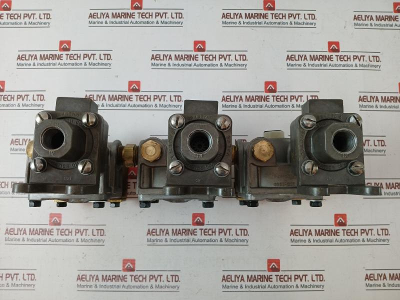 Rexroth P54350-4 Pneumatic Division Shuttle Valve T-294866-d-hhh