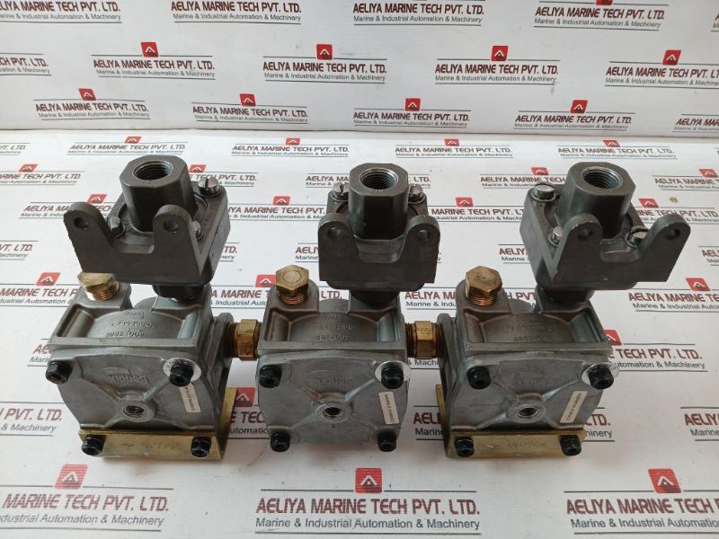 Rexroth P54350-4 Pneumatic Division Shuttle Valve T-294866-d-hhh