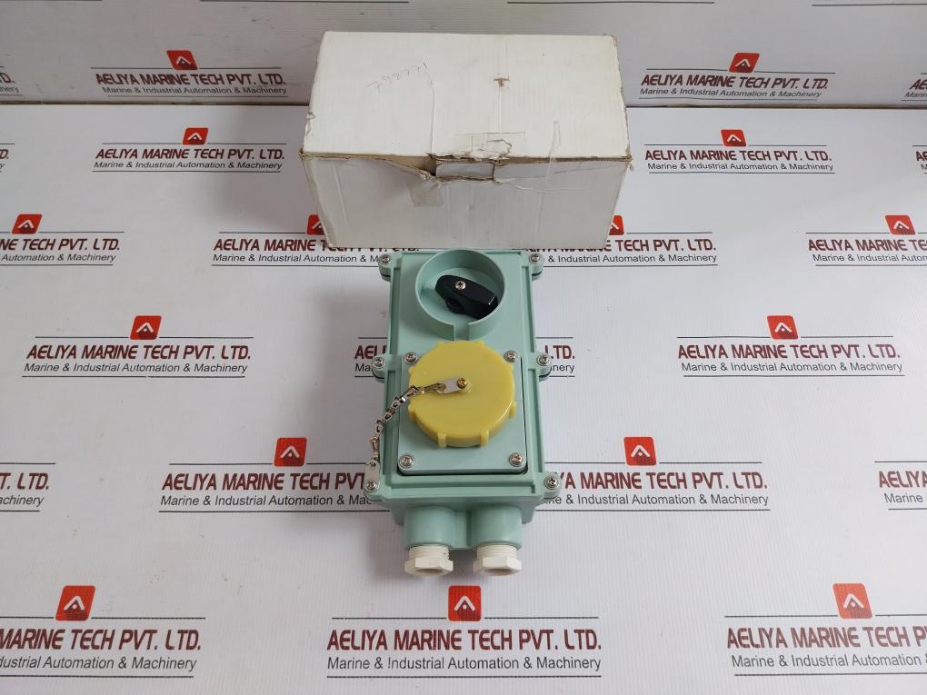 Rl-2-2P-Socket-Outlet-With-Interlock-100-130V-Senko-Guichi-208918-1