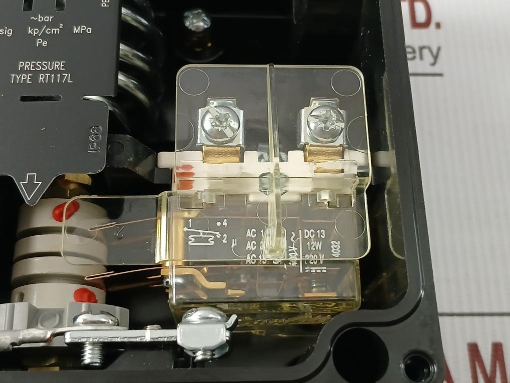 Rt117l Pressure Switch By Danfoss 150-430 Psig,Ip66