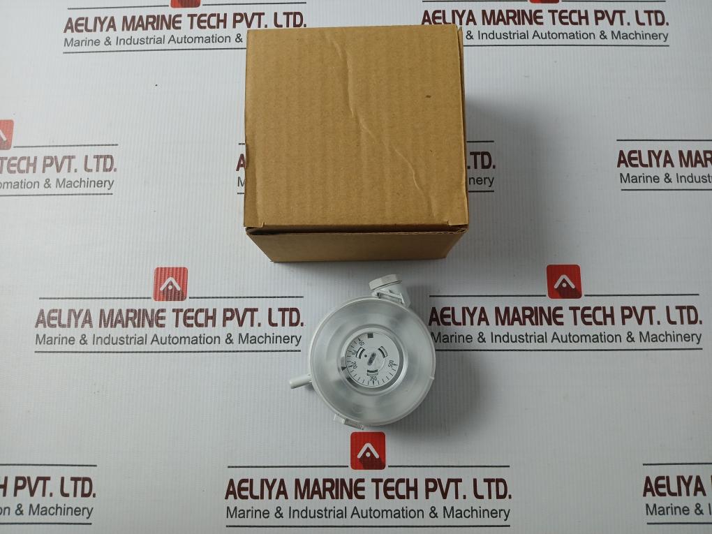 Schneider Electric Spd910-500Pa Differential Pressure Switch 004701070 50-500 Pa