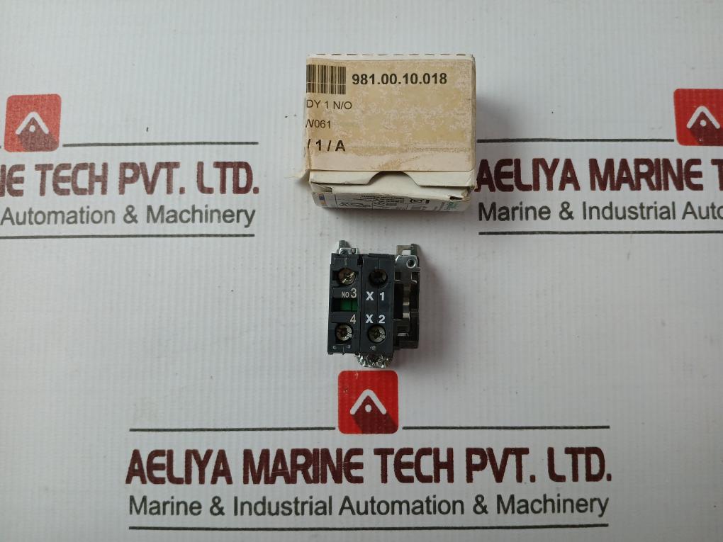 Schneider Electric Zb4 Bw061 Light Block With Body Fixing Collar 250V Max