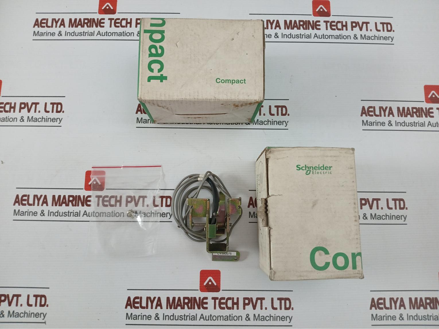 Schneider Electric Lv580075 Auxiliary Switch Cvs800 For Mccb New