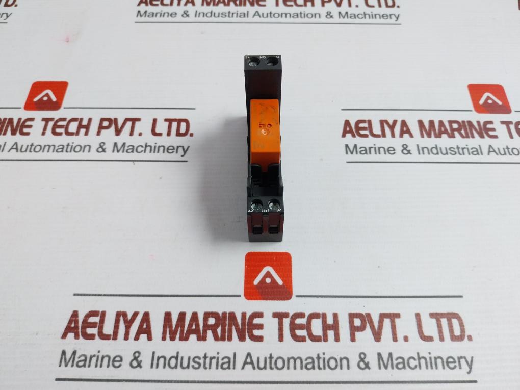 Schrack Power Relay With Socket 16a 250vac Rt78726