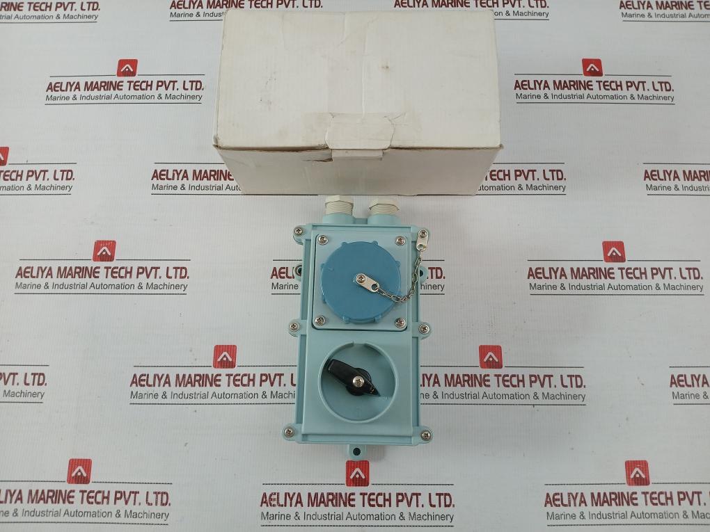 Senko-Guichi-Watertight-Socket-Outlet-With-Interlock-16-20a-6h-200-250v-Rl-2-1