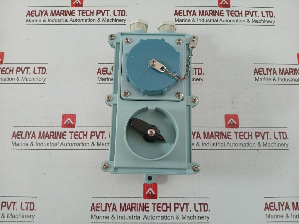 Senko-Guichi-Watertight-Socket-Outlet-With-Interlock-16-20a-6h-200-250v-Rl-2-1