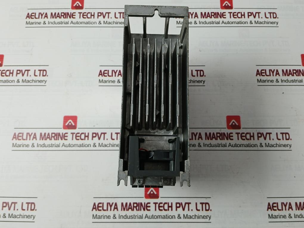 Siemens 6Sl3210-1Pe14-3Ul1 Power Module 30Ac 380-480V 0-550Hz 4.1A