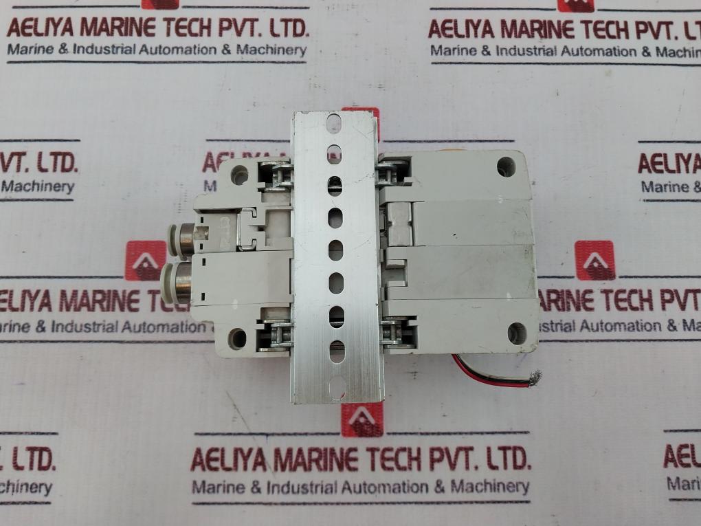 Smc Sq2131N-5-c8-q Pneumatic Solenoid Valve, 0.15~0.7 Mpa