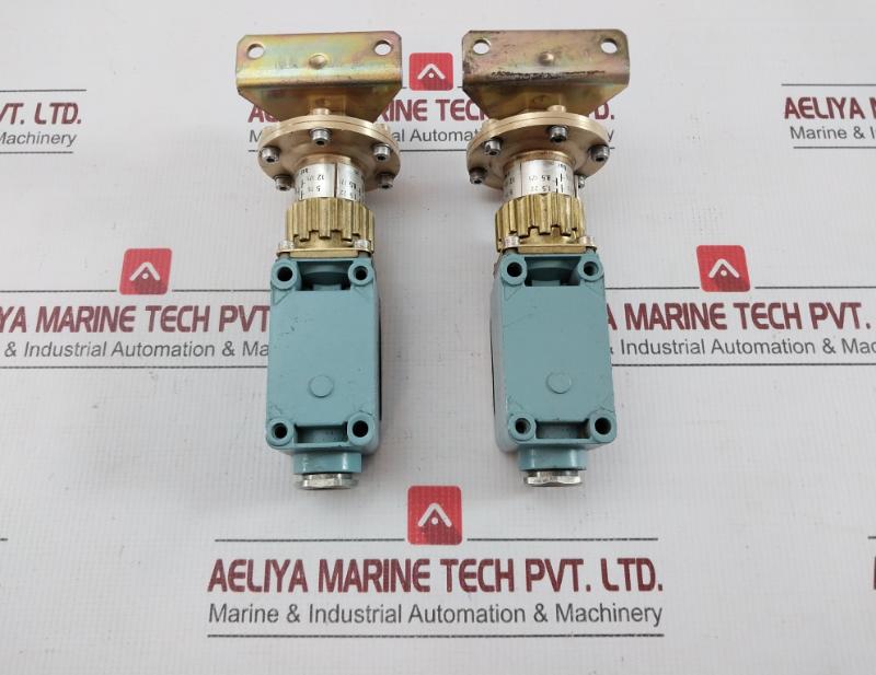 Telemecanique Pressure Switch 300v Max Xm2-Jm012