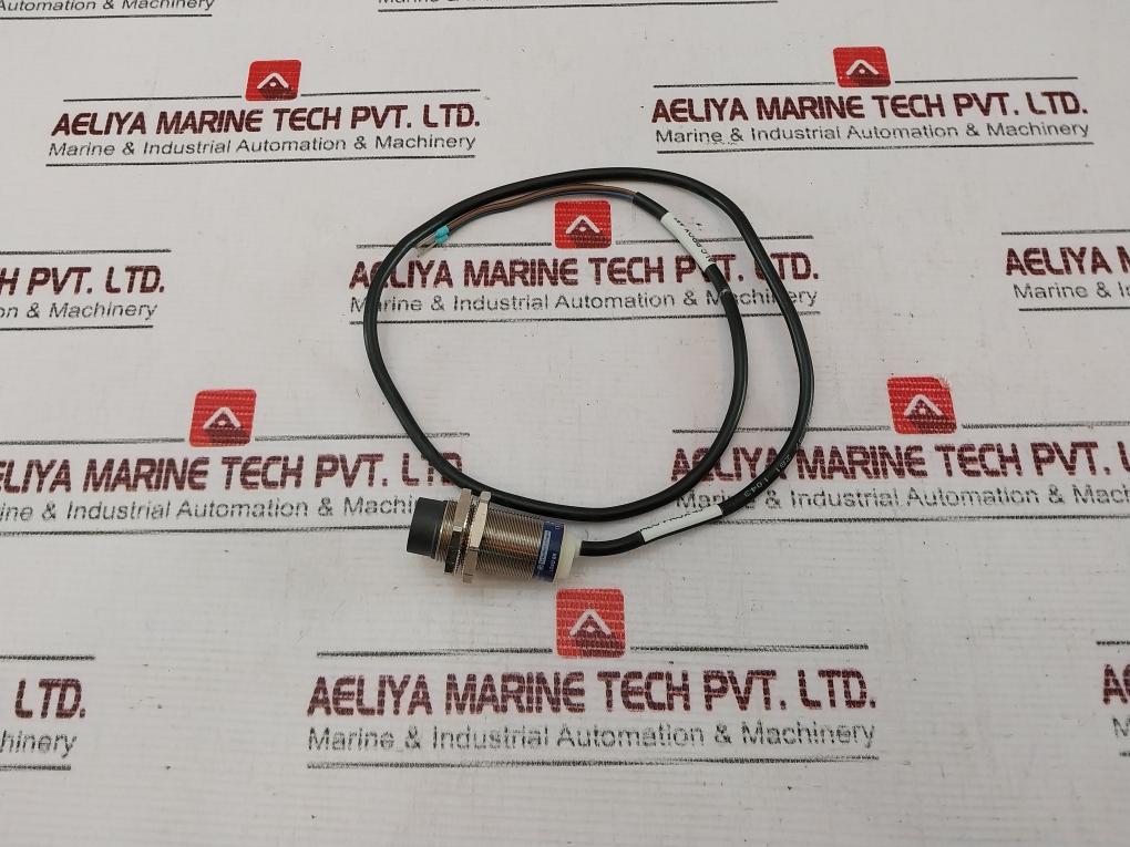Telemecanique Xs2M18Ab120Sb3 Inductive Sensor 0.5 Meter
