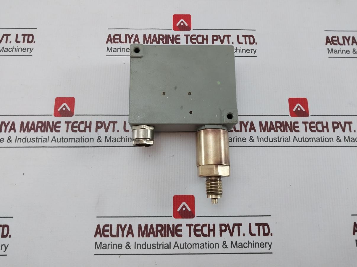 Trafag 900.2376.924 Pressure Switch 0-4 Bar 12 Bar