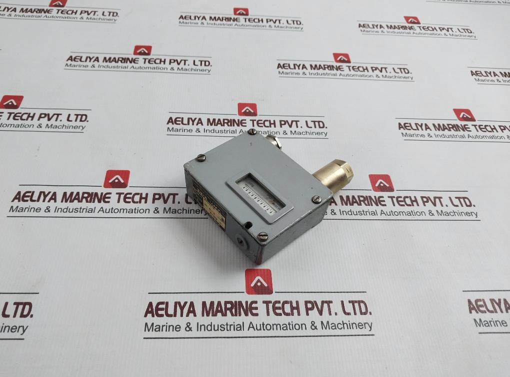 TRAFAG PVF-9 Pressostat Pressure Switch 1-9 BAR IP65 T 70C