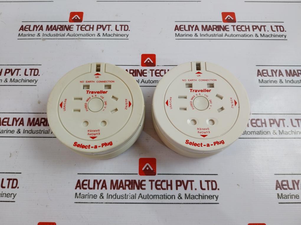 Traveller Adapter Select-a-plug Fused Max 5A 110-240V 