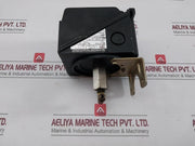 United Electric J300 Pressure Controller 0–200psi 15amp