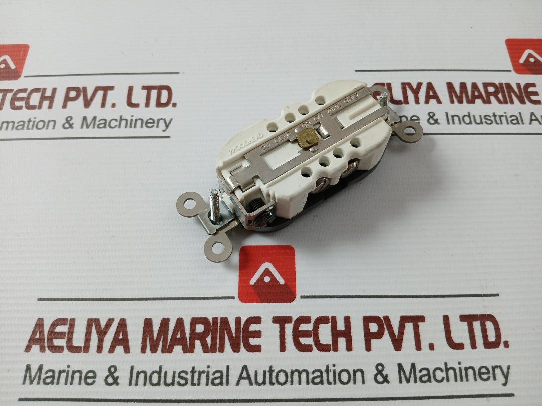 Woodhead Duplex Receptacle Outlet 15A 125V