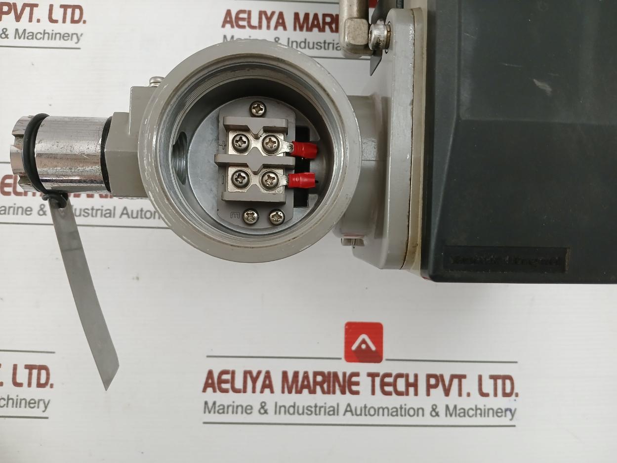 Yamatake-Honeywell I/P Converter W/ Air Regulator Kux113-Xw11ax-7 Kz03-1a