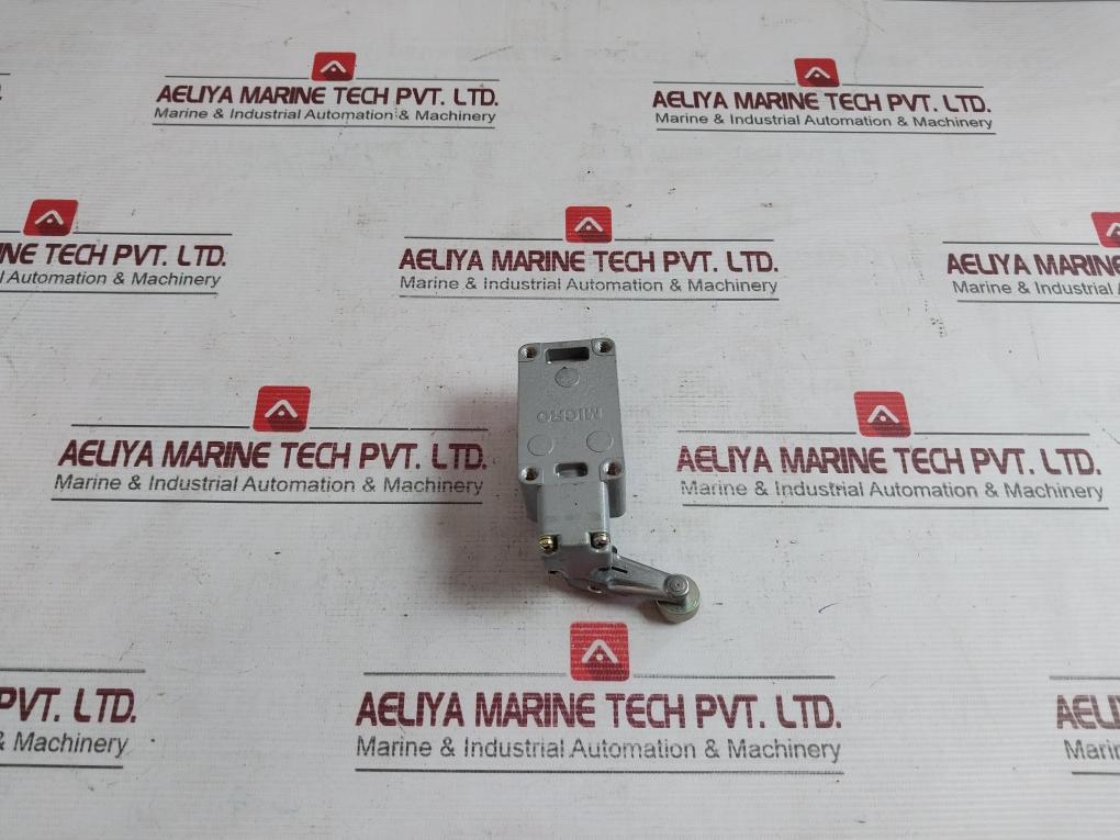 Yamatake-honeywell 1Ls1-j Micro Limit Switch 1/2Hp-125Vac 650-000.016