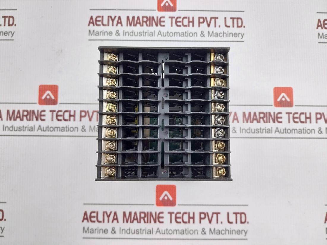 Yokogawa Ut351 Digital Indicating Controller 100-240Vac~ 50/60Hz 50˚C