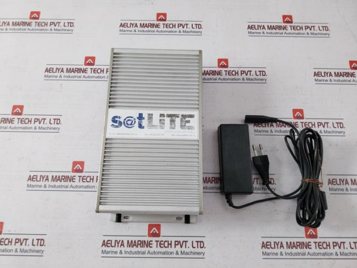 advantech-ark-3360f-compact-fanless-industrial-computer-with-power-adapter-19v