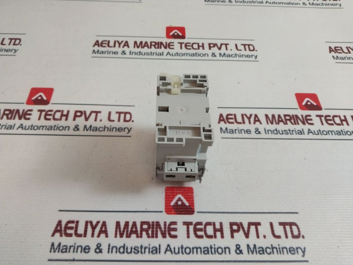 Allen-bradley 100-c16D01 3-pole Reversing Contactor-16A 3Ph 120