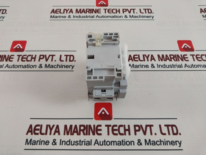 Allen-bradley 100-c23*01 Auxiliary Contactor 690V 32A