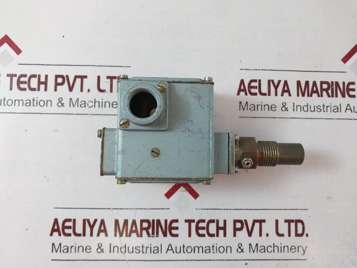 Amot 4140Dk1E00Ce3-ed Temperature Switch 66-87°C