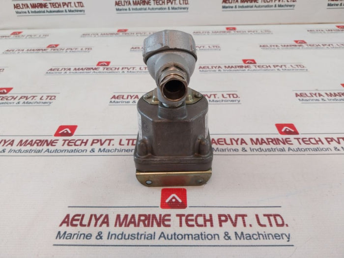 Barksdale D2H-a150Ss Pressure Or Vacuum Actuated Switch