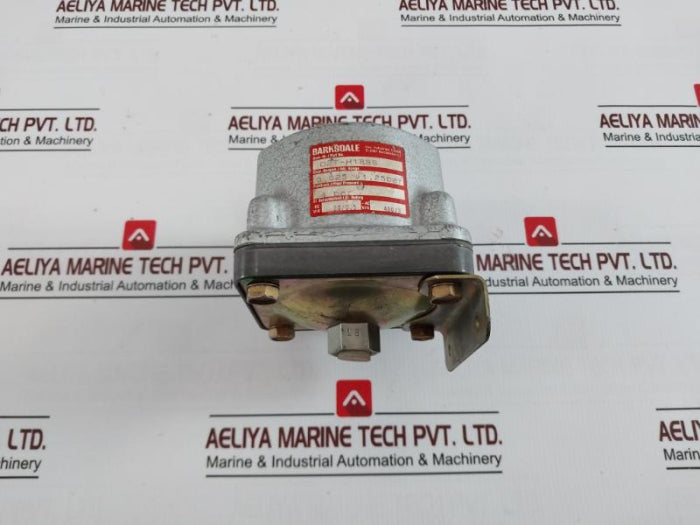 Barksdale D2T-h18Ss Pressure Or Vacuum Actuated Switch 480Vac 28Vdc