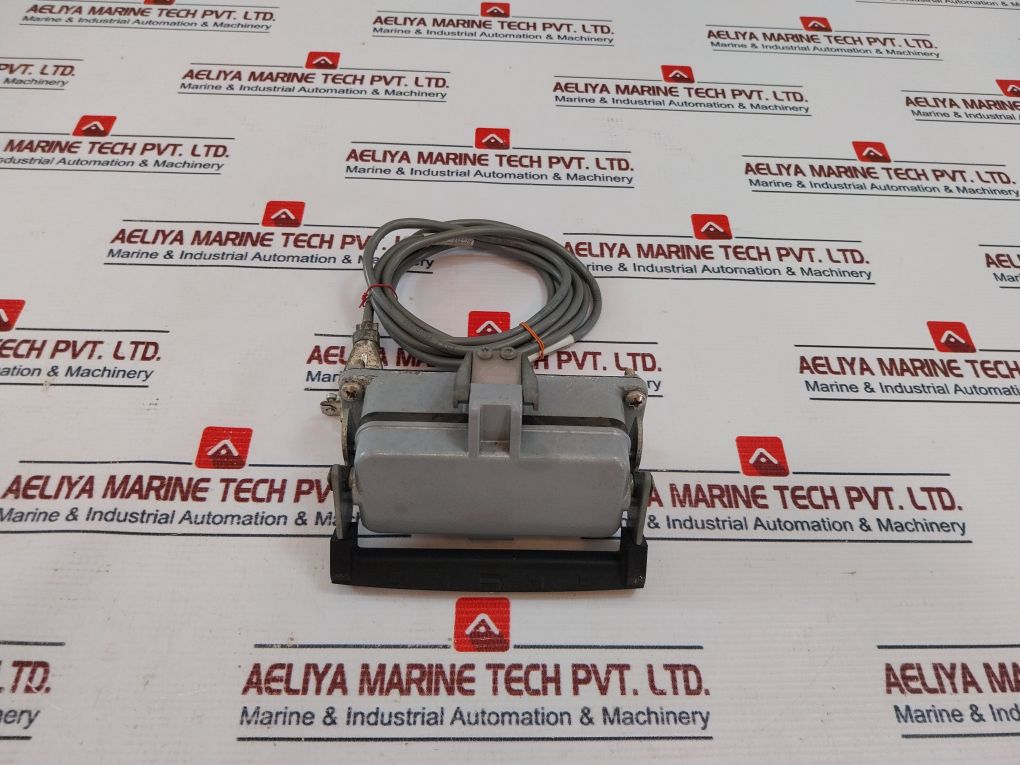 Belden Awm 2464 Connector Cable Av0352