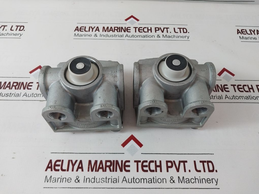 Bendix T-294866-d 2 Way Relay Valve