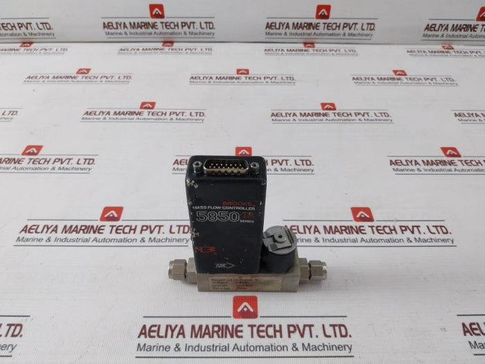 Brooks 5850Tr/Ga1C2B2Aacf 5850 Tr Series Mass Flow Controller 0–5Vdc 100 Bar