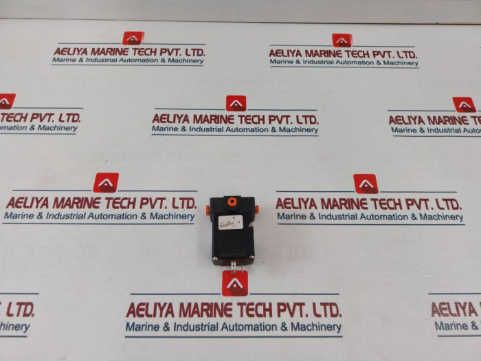 Burkert 5330 C 2,5 Epdm Ks Pneumatic Solenoid Valve 208-240V 60Hz