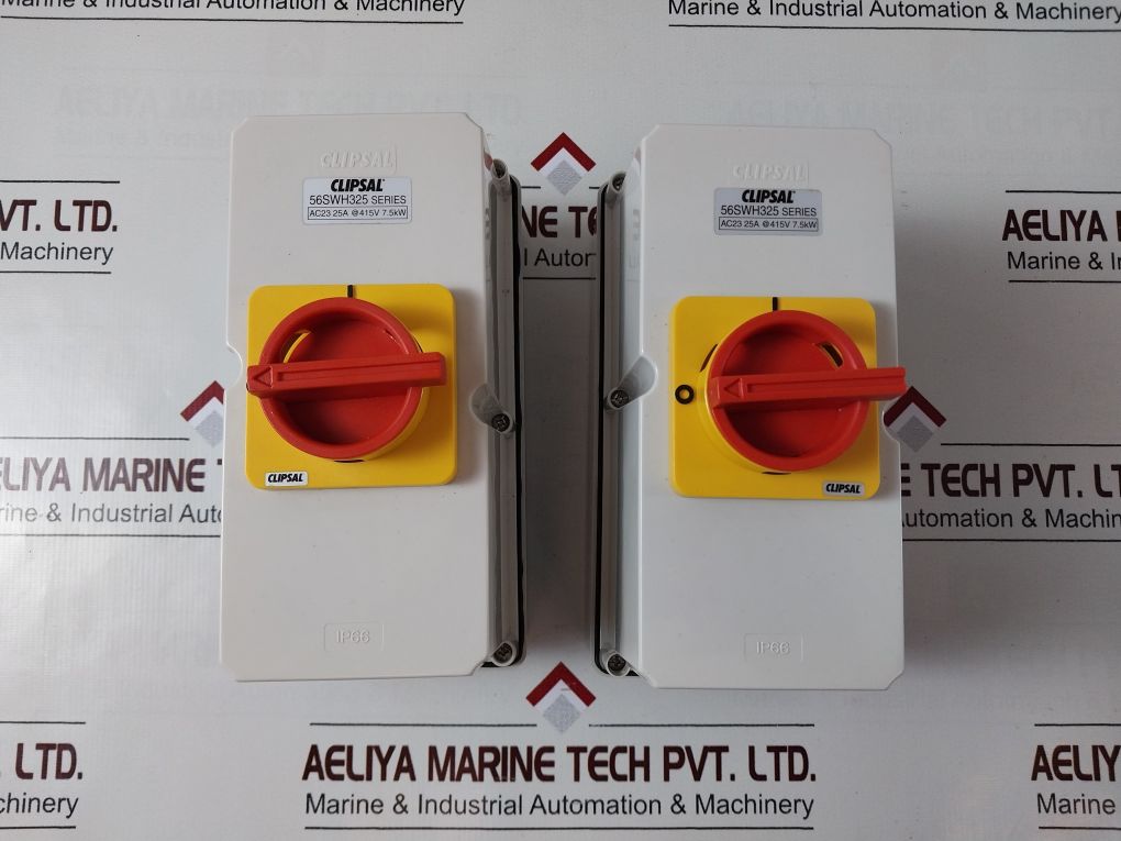 Clipsal 56Swh325 3-pole Enclosed Load Break Switch