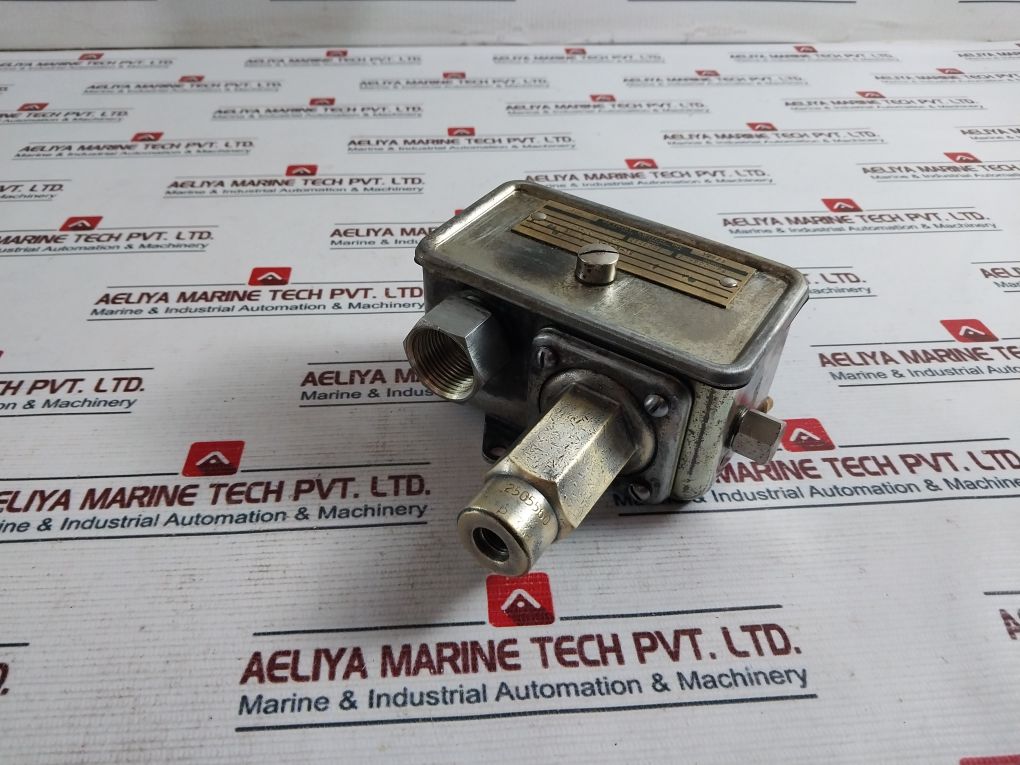 Detroit Switch 222-10 Temperature Control Switch Unit – Aeliya Marine