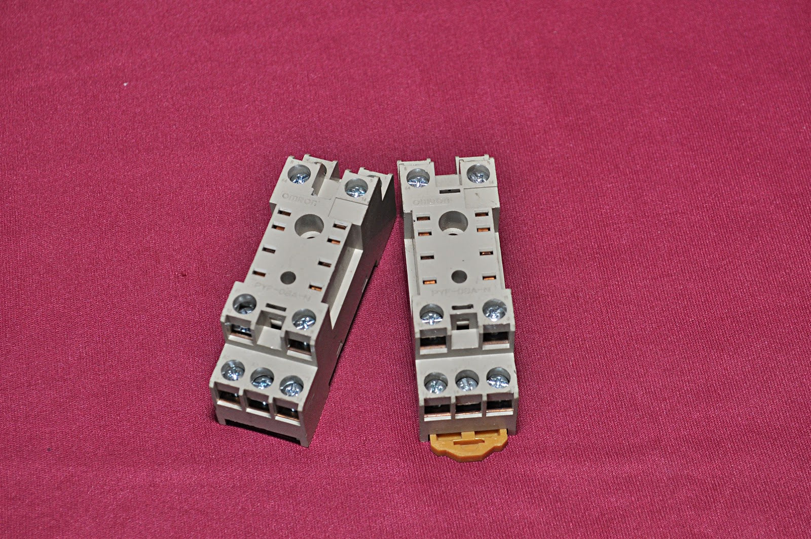 Omron Pyf08A-n Relay Coil Socket