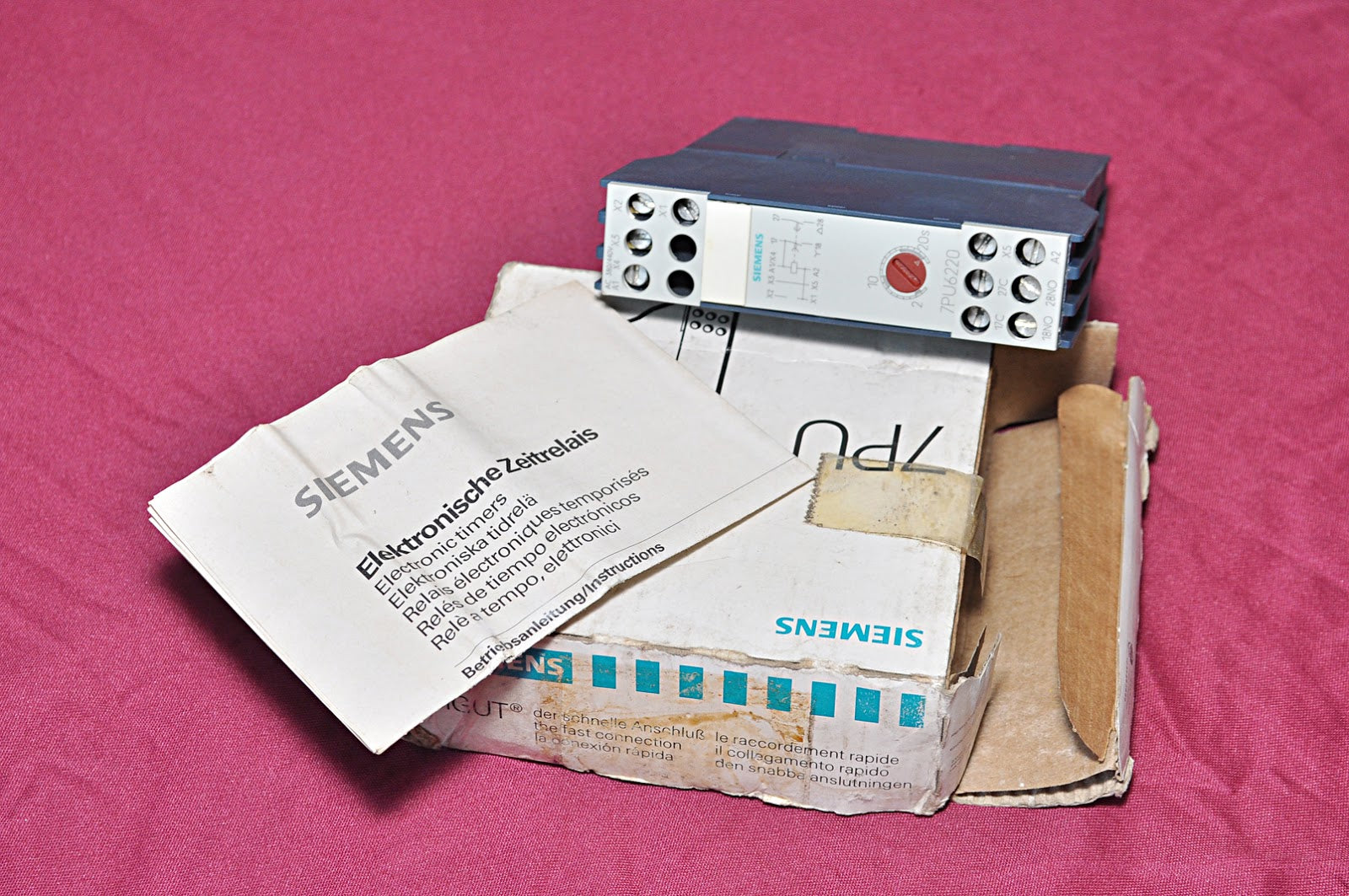 SIEMENS 7PU6220 TIME DELAY RELAY