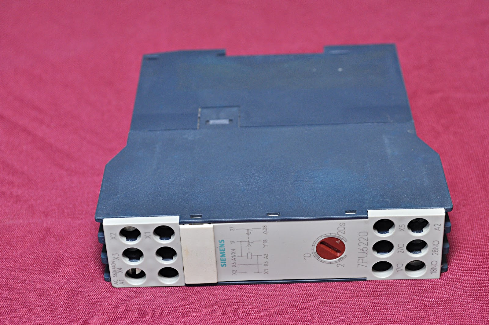 SIEMENS 7PU6220 TIME DELAY RELAY