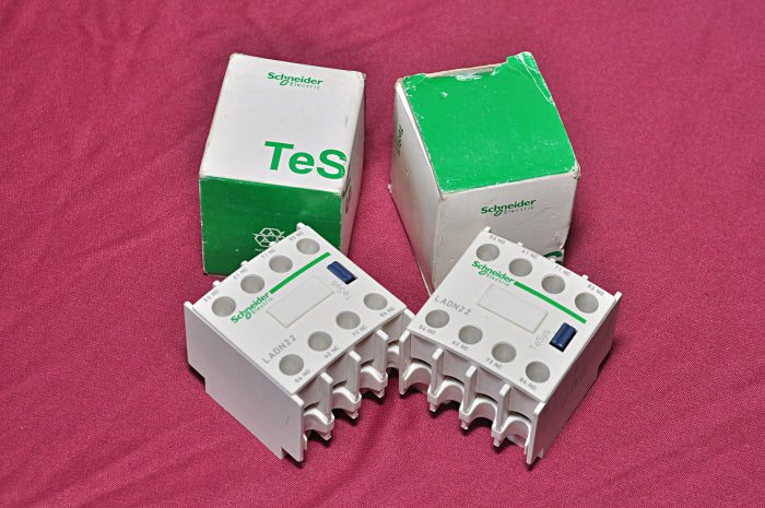 Lot of 2x schneider electric ladn 22 auxiliary contact block