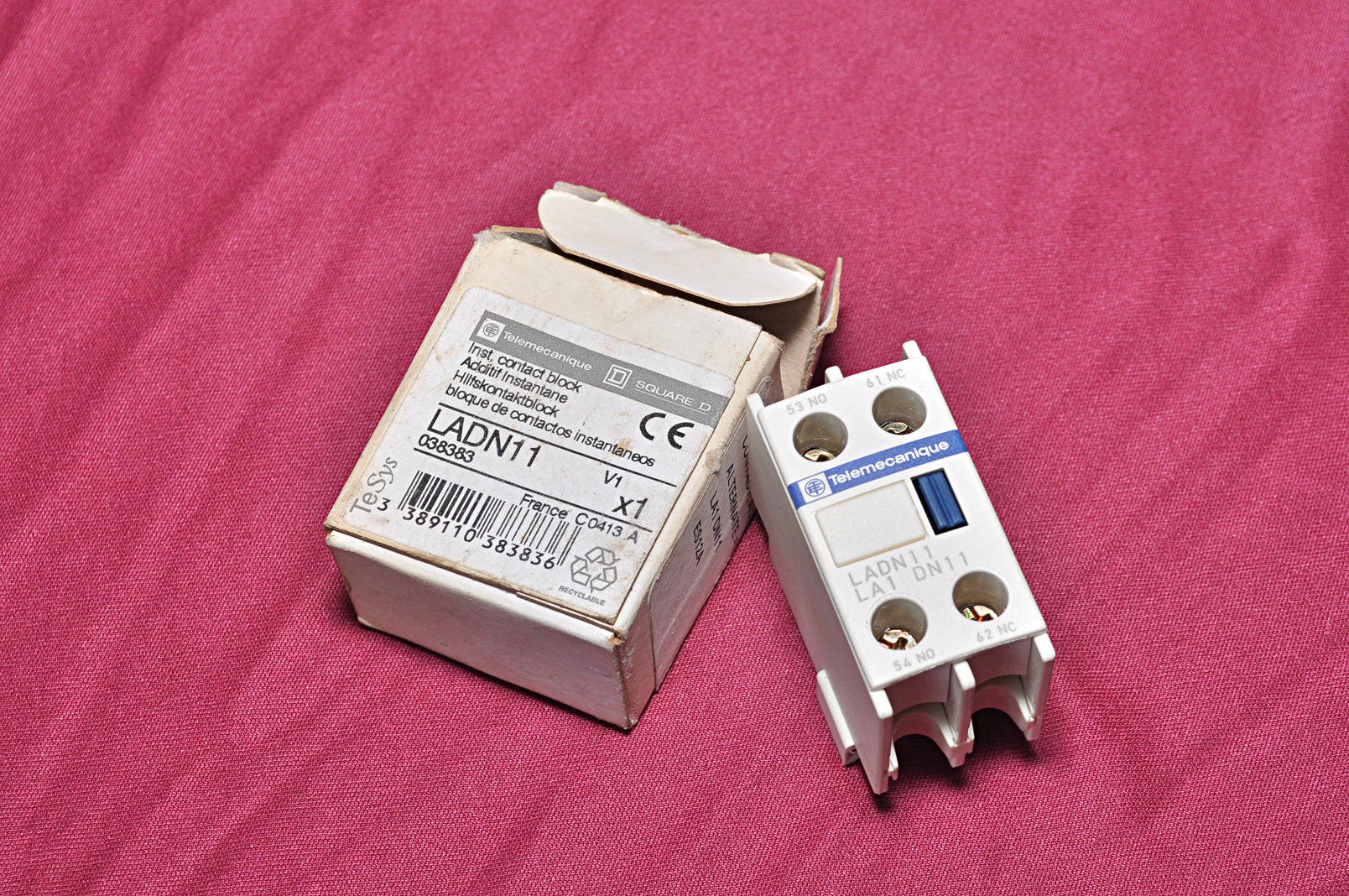 Lot of 2x telemecanique ladn11 la1 dn11 auxiliary contact block