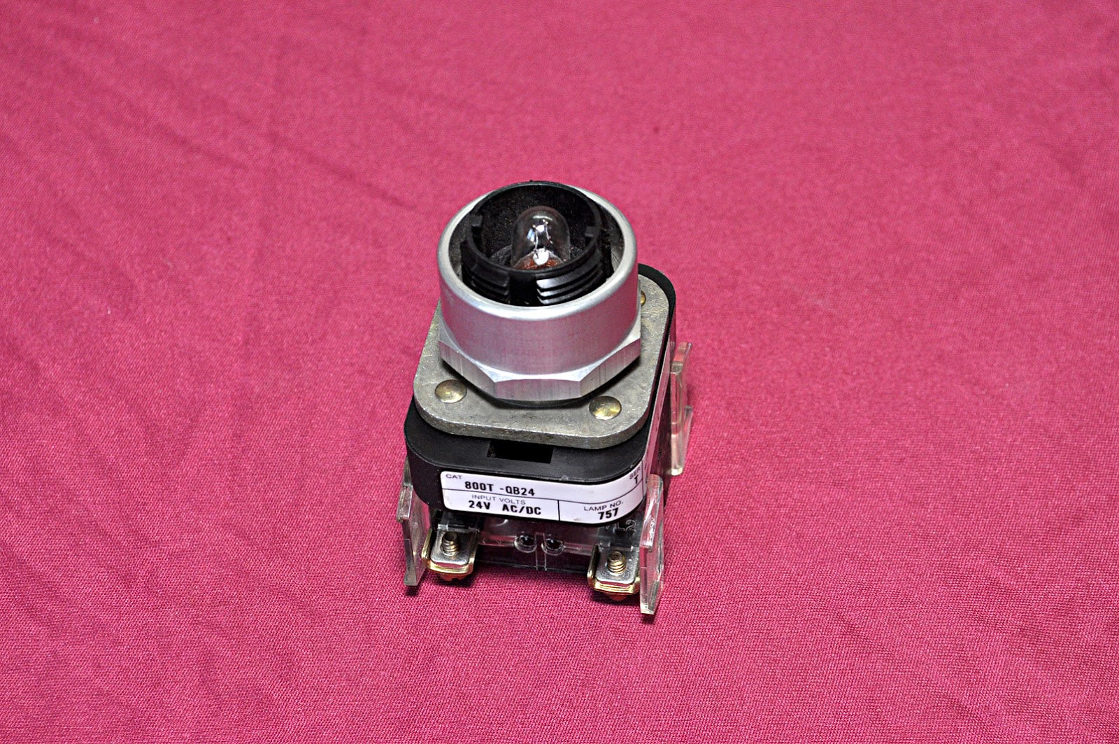 ALLEN BRADLEY 800T-QB24 ILLUMINATED PUSH BUTTON