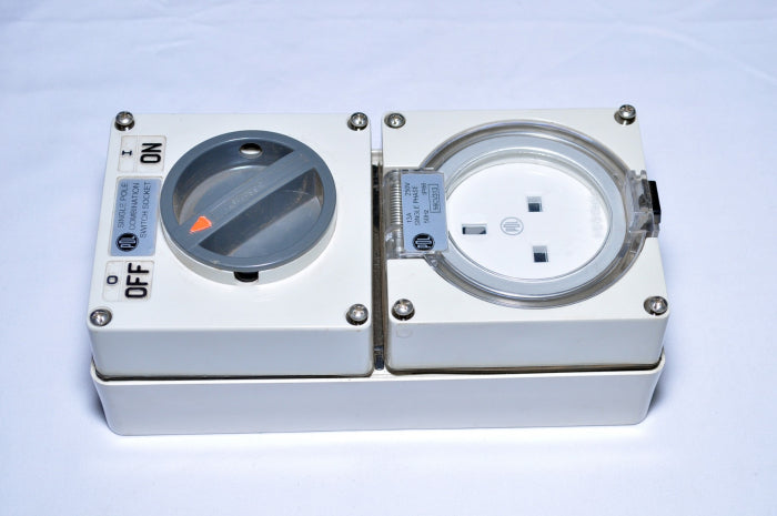 Pdl 56Cv313 Single Pole Combination Switch Socket Series 5650 13A 250V 50Hz